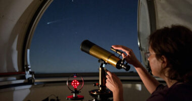 How The Held-Light Technique Shapes “OORT — Comet Vigil For P/2043 K1 Vesper”