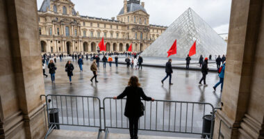Louvre Among Major Paris Museums To Shutter During Saturday Protests